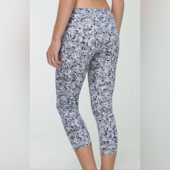 Lululemon Wunder Under Grey Pebble Cropped Leggings Size 8 - Picture 1 of 10